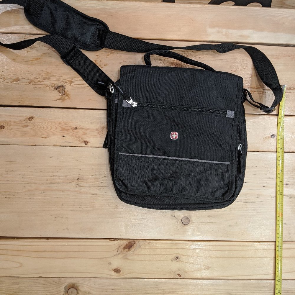 Swiss Gear black messenger bag, so versatile!